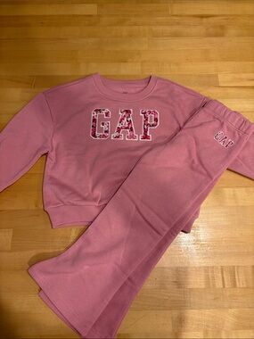 GAP Pink Floral Logo Sweatshirt and Matching Joggers-Girls 5T- new without tags